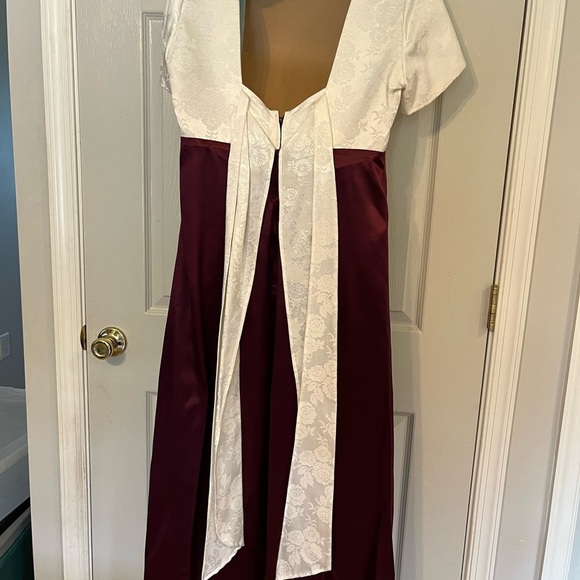 Vintage Elegant White and Burgundy Women's Formal dress Hand Sewn 16-18 - Picture 4 of 8